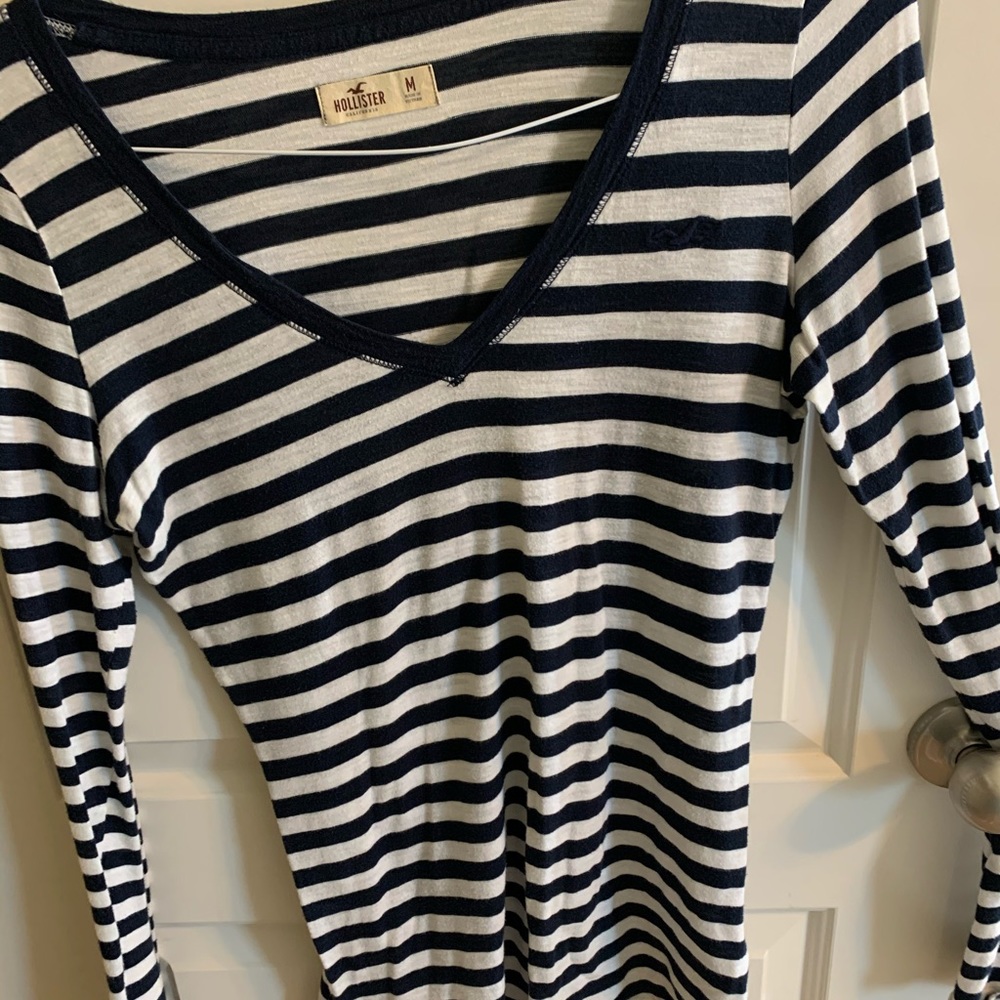 Long sleeve V-neck